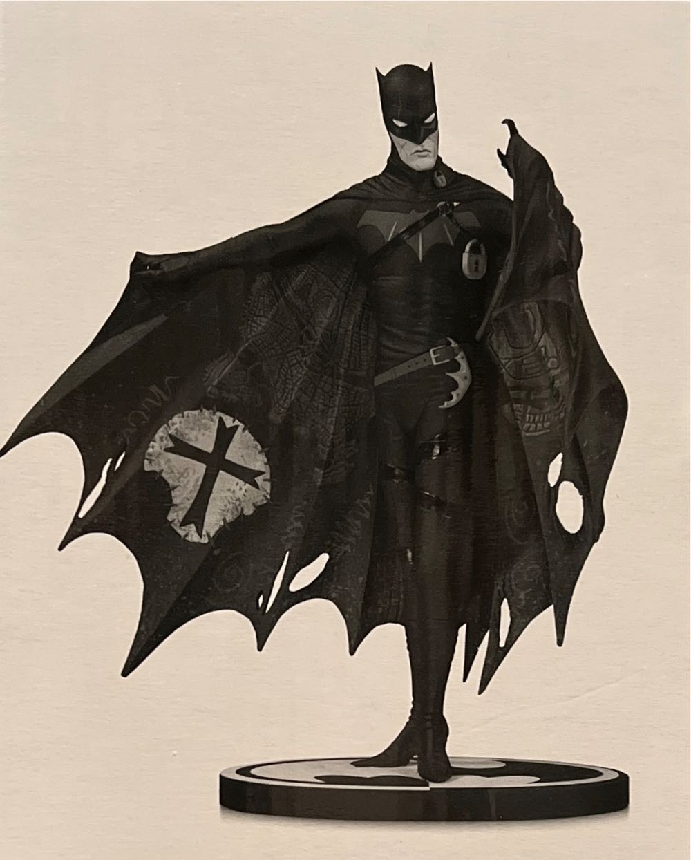 Batman Black & White: Batman by Gerard Way - DC Collectibles action figure collectible [Barcode 761941351247] - Main Image 2
