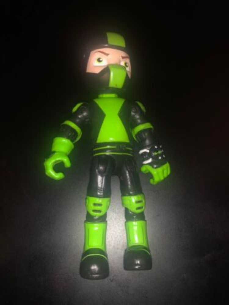 Playmates Toys Ben 10 Rustbuggy Ben Figure  action figure collectible [Barcode 043377764922] - Main Image 2