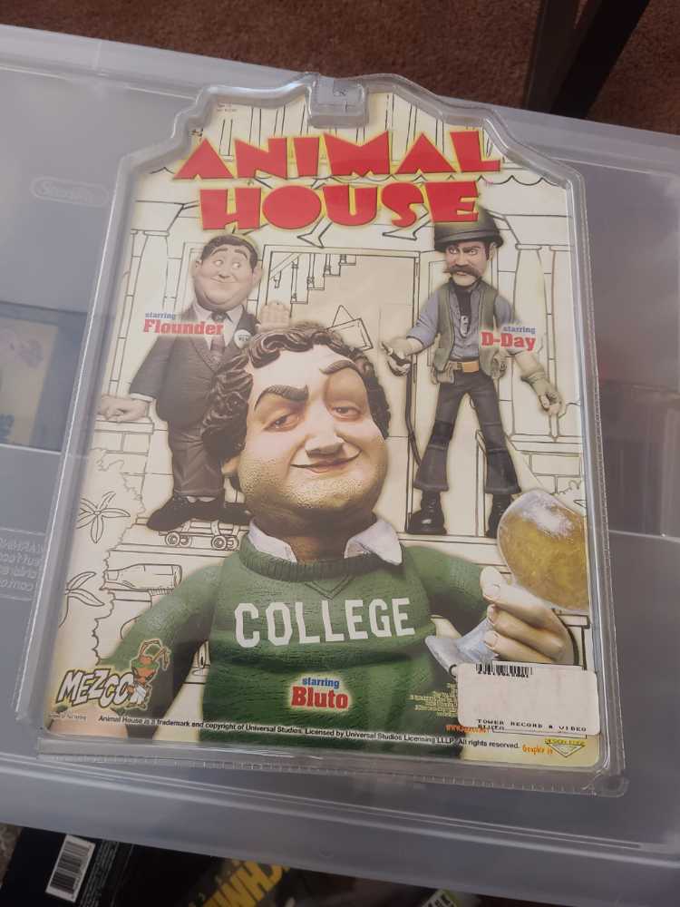 Mezco Animal House 9” John Belushi As Bluto - Mezco action figure collectible [Barcode 696198620016] - Main Image 2
