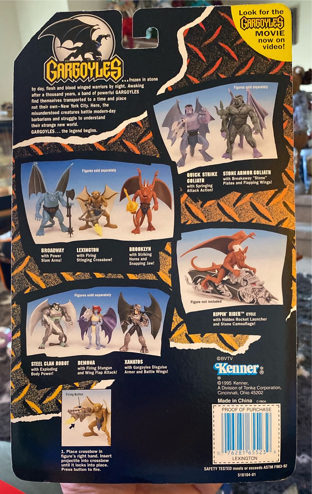 GARGOYLES Lexington Firing Stinging Crossbow Complete - Kenner (Gargoyles) action figure collectible [Barcode 076281655239] - Main Image 2