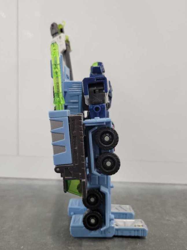 Mudflap - Hasbro (Cybertron) action figure collectible - Main Image 3