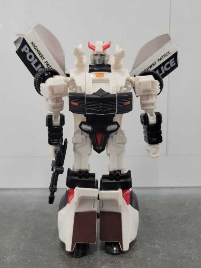Prowl Robot Mode - Hasbro (Universe 2.0) action figure collectible - Main Image 2