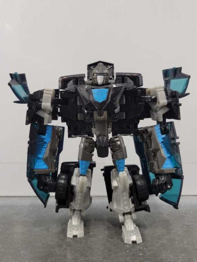 Stockade Robot Mode - Hasbro (Movie) action figure collectible - Main Image 2