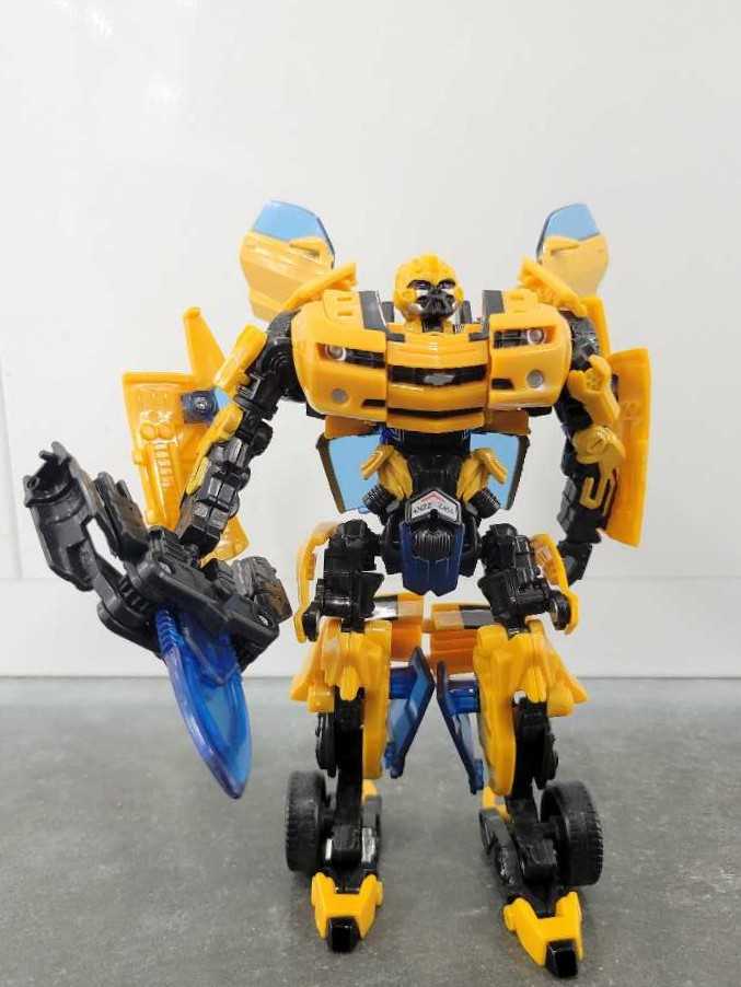 Bumblebee Concept 2nd Robot Mode - Hasbro (Movie) action figure collectible - Main Image 2