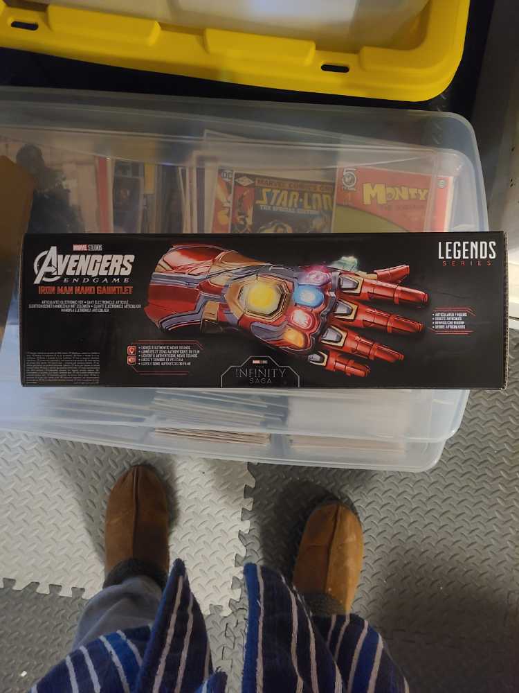 Marvel Legends Replica Series Avengers Endgame Iron Man Nano Gauntlet   action figure collectible [Barcode 1020983842038] - Main Image 3