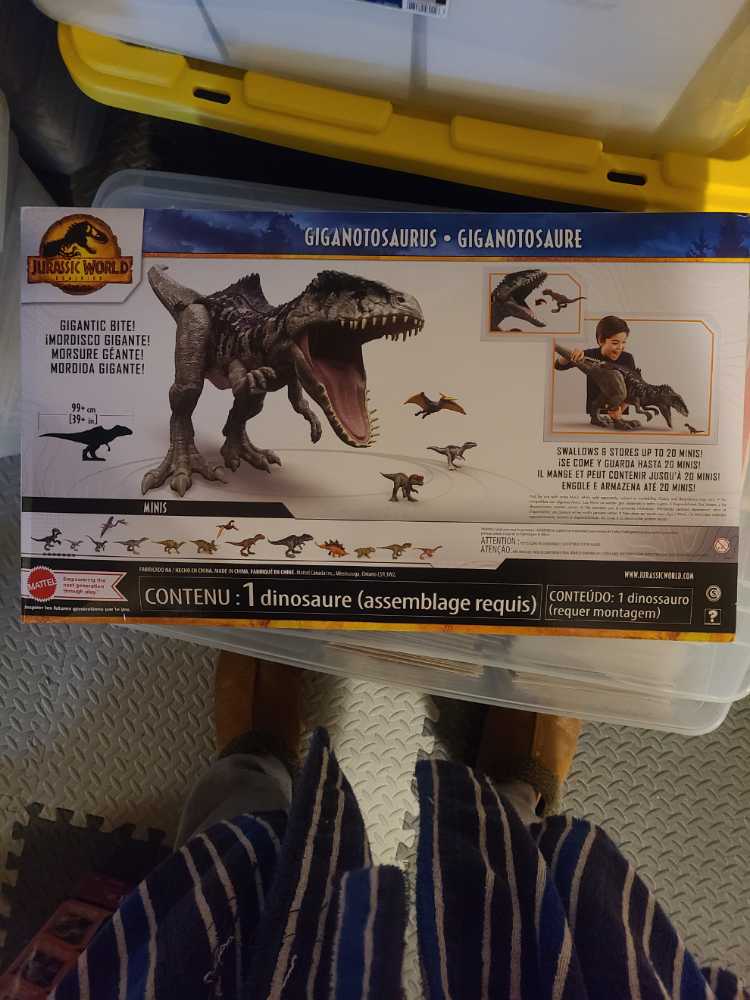 Mattel Jurassic World Dominion Super Colossal Giganotosaurus Action Figure With Eating Feature Extra Large Toy Dinosaur At 39in Long - Mattel action figure collectible [Barcode 887961938630] - Main Image 3