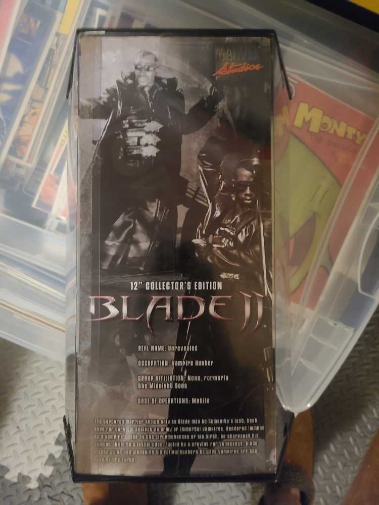 Marvel Studios Collector’s Edition Blade II (Wesley Snipes)  12”  - Toybiz action figure collectible [Barcode 1510037769096] - Main Image 2