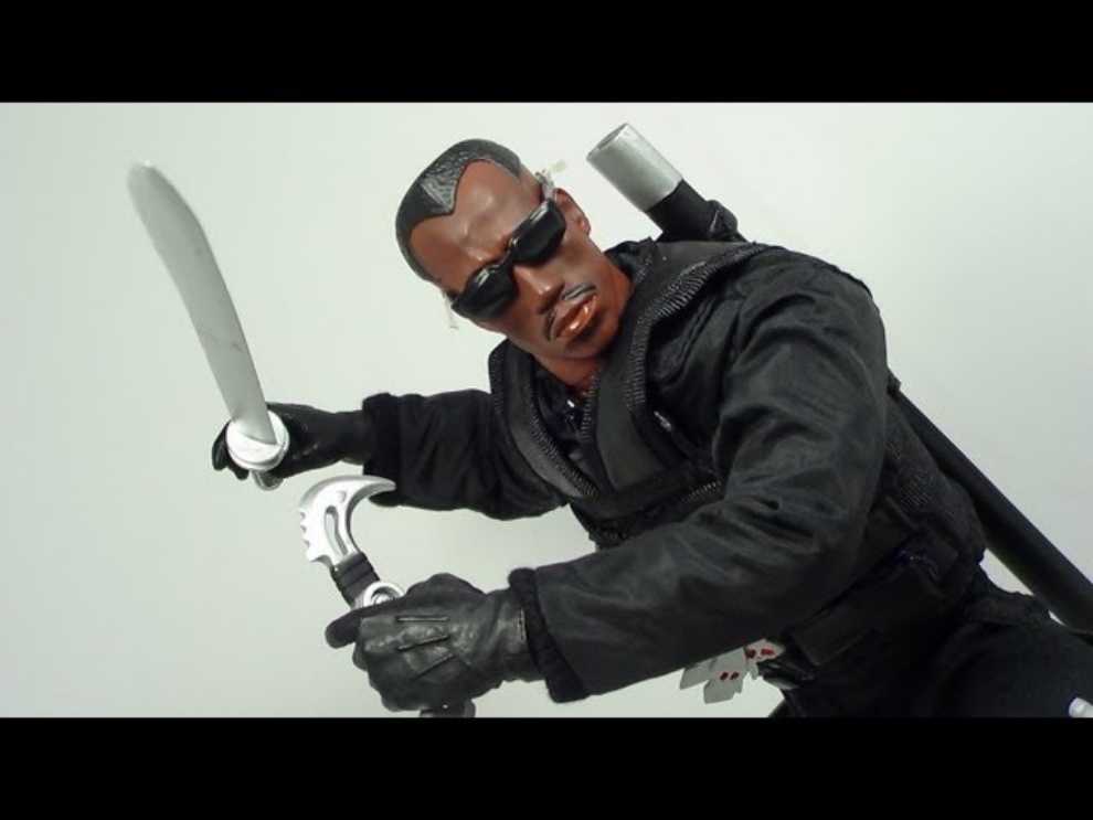 Marvel Studios Collector’s Edition Blade II (Wesley Snipes)  12”  - Toybiz action figure collectible [Barcode 1510037769096] - Main Image 4