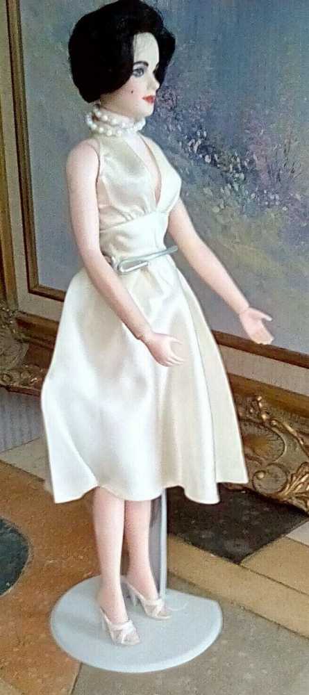 Teen Idol - Hasbro (Elvis) action figure collectible [Barcode 038976091128] - Main Image 3