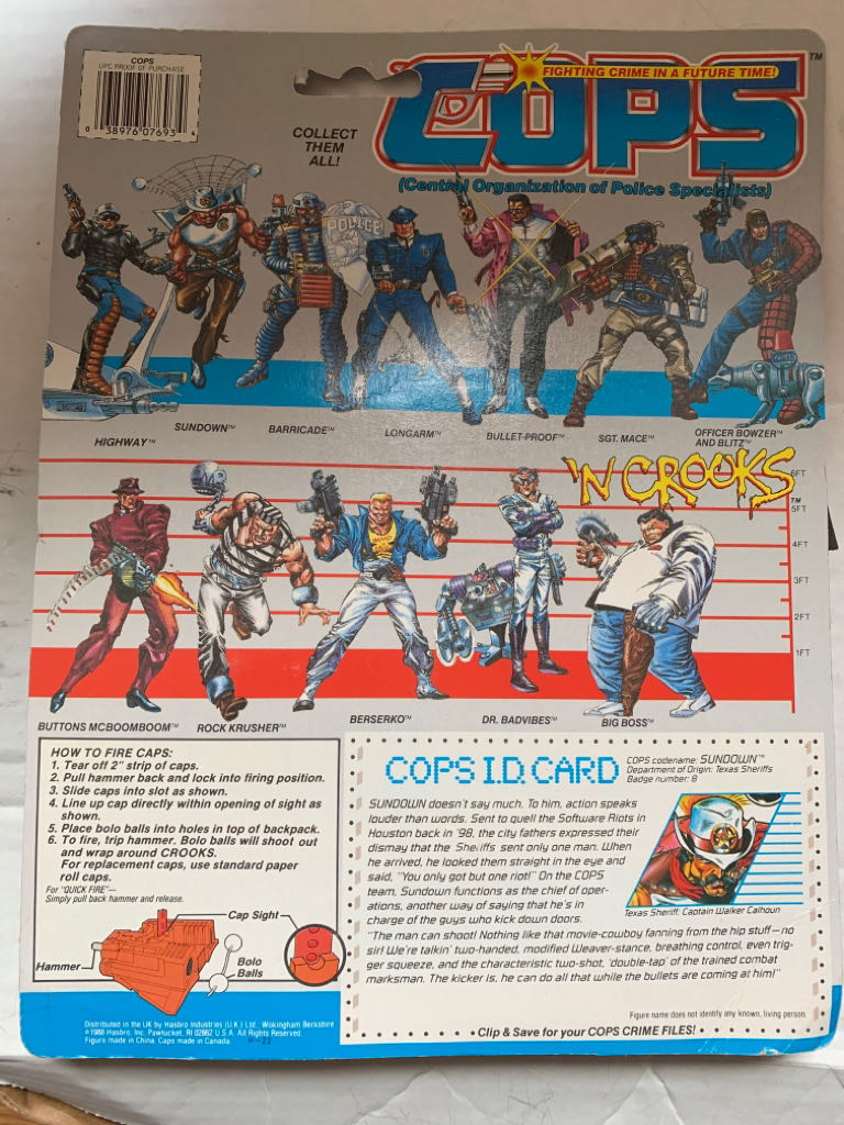 Sundown - Hasbro (C.O.P.S.) action figure collectible [Barcode 038976076934] - Main Image 2