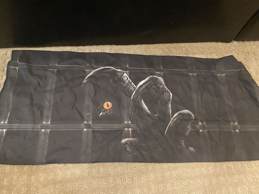 Jurassic World Instant Cooling Towel - Universal Studios (Jurassic World) action figure collectible [Barcode 400013316523] - Main Image 2