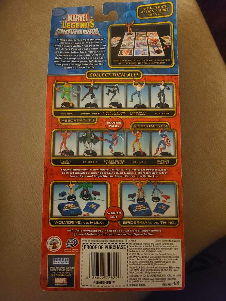 Toybiz Marvel Legends Showdown Punisher  - Toy Biz (Marvel Legends) action figure collectible [Barcode 086892728246] - Main Image 2