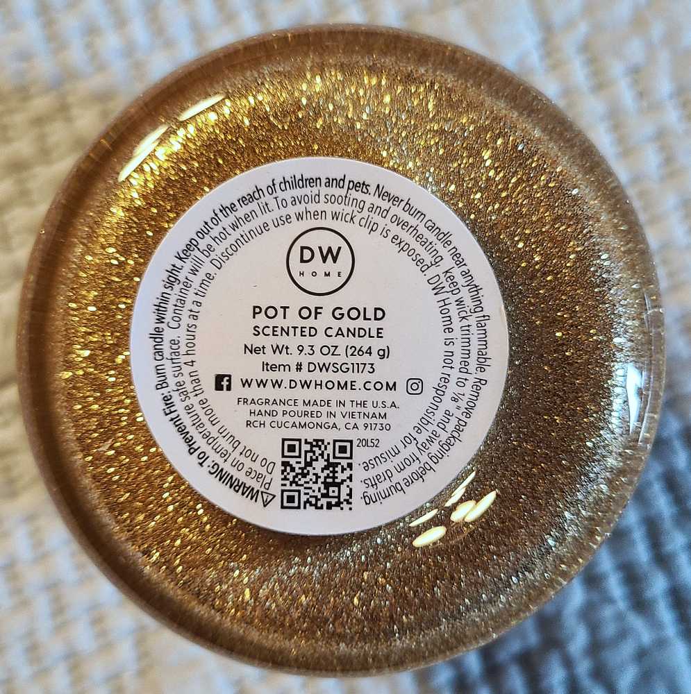 CANDLE: St. Patrick’s Day DW Candle Pot Of Gold 2020 - DW Home Candle (St. Patrick’s Day Candle) action figure collectible - Main Image 2
