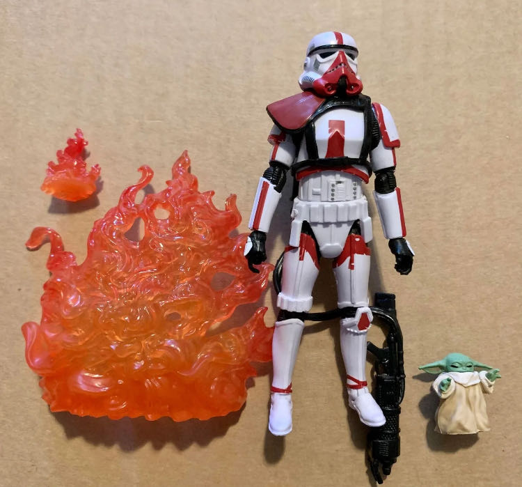 Vintage Collection - Deluxe Packs - Incinerator Trooper/ Grogu - Disney/ Hasbro (The Mandalorian) action figure collectible - Main Image 4