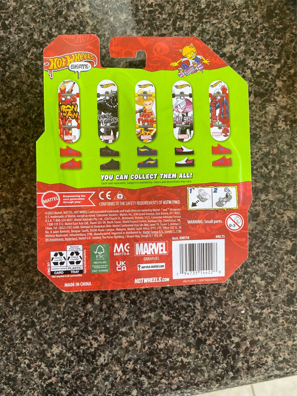 Hot Wheels Skate - Marvel - Mattel (Captain Marvel) action figure collectible [Barcode 194735144228] - Main Image 2