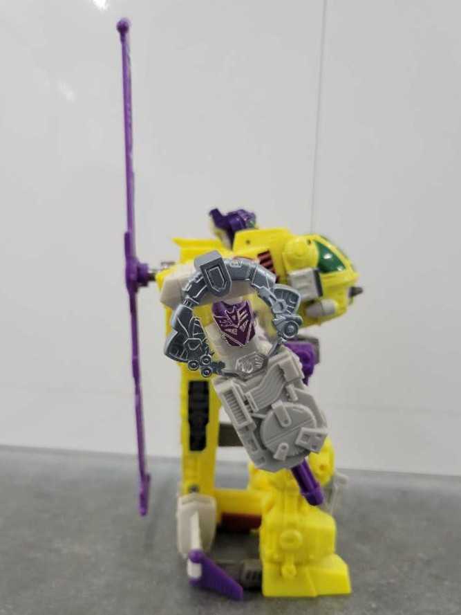Buzzsaw Robot Mode - Hasbro (Cybertron) action figure collectible - Main Image 3