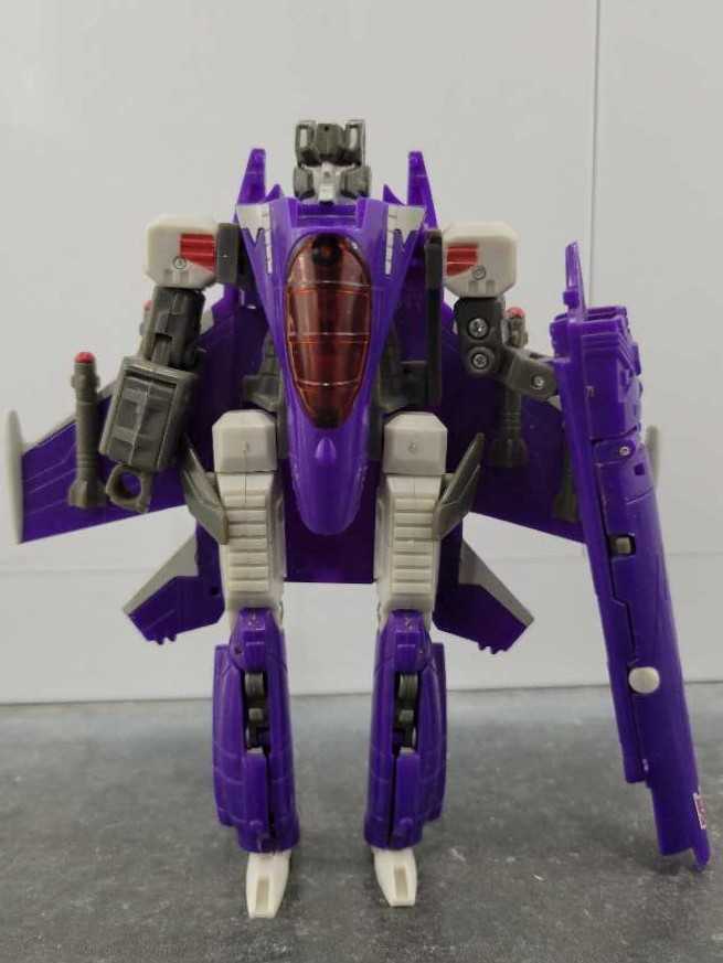 Skywarp  - Hasbro (Cybertron) action figure collectible - Main Image 2
