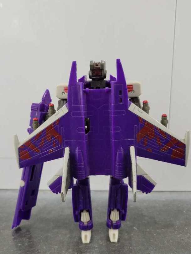Skywarp  - Hasbro (Cybertron) action figure collectible - Main Image 4