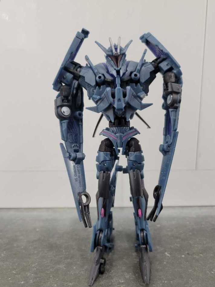 Soundwave With Laserbeak Robot Mode - Hasbro (Prime) action figure collectible - Main Image 2