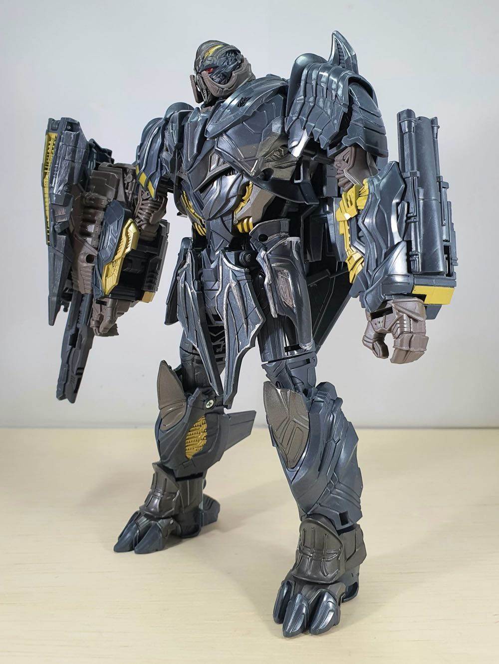 Megatron - Hasbro (Transformers Leader Class) action figure collectible - Main Image 4