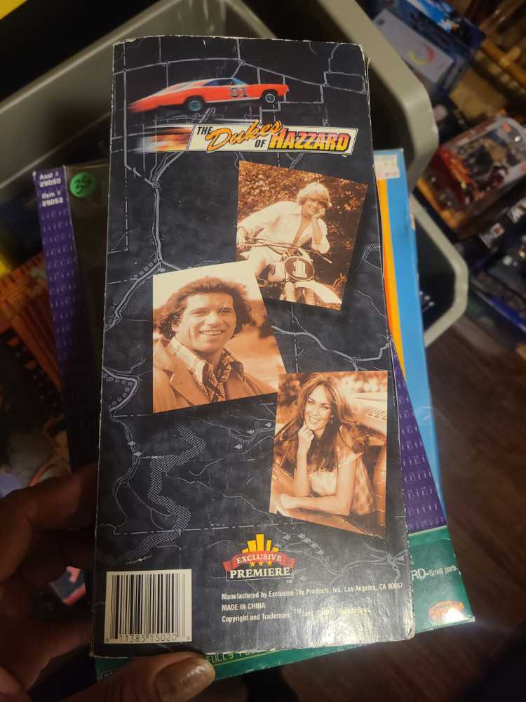 Exclusive Premier Dukes Of Hazzard Daisy Duke Doll Limited Edition Collector Series  action figure collectible [Barcode 611385150206] - Main Image 2