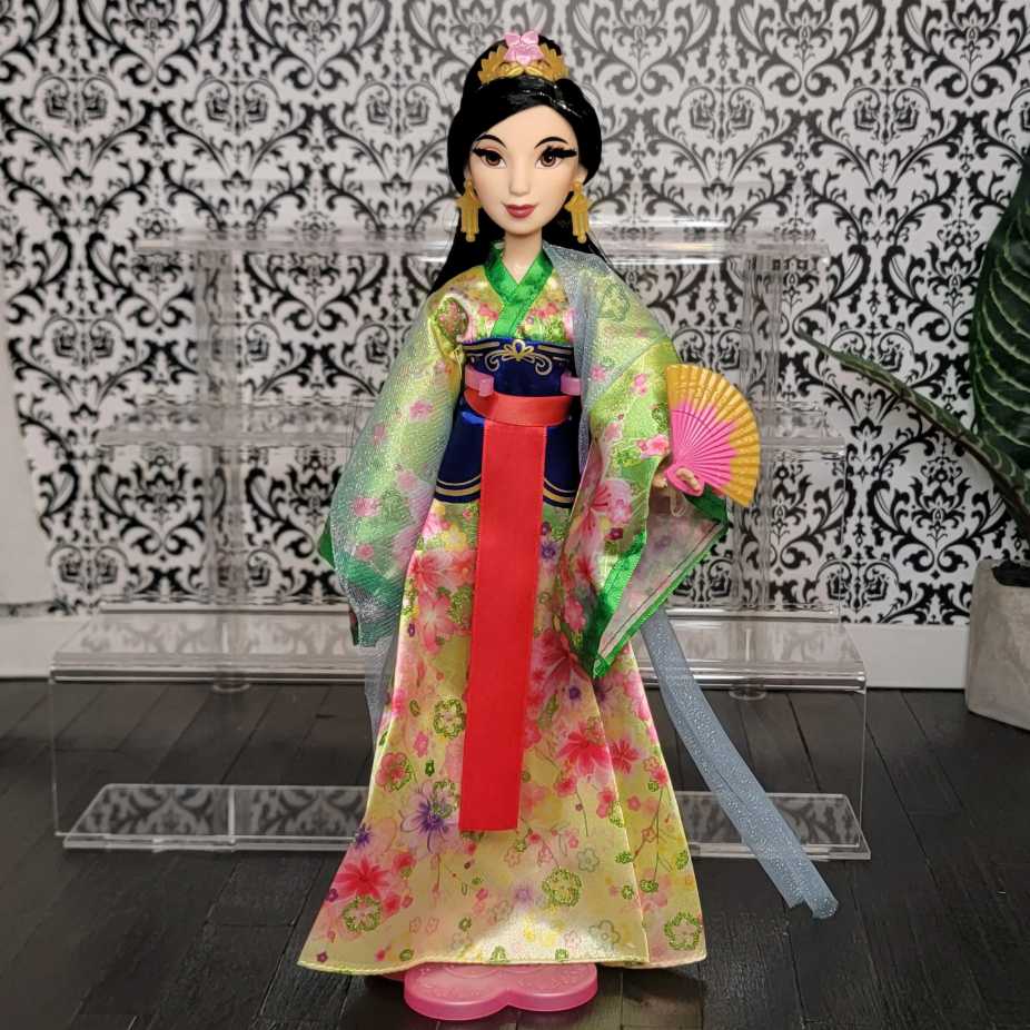 Mattel Disney Princess Mulan Deluxe Mulan Fashion Doll With Dress Shoes Tiara & Earrings Includes Doll Stand  - Disney action figure collectible [Barcode 630509735402] - Main Image 4