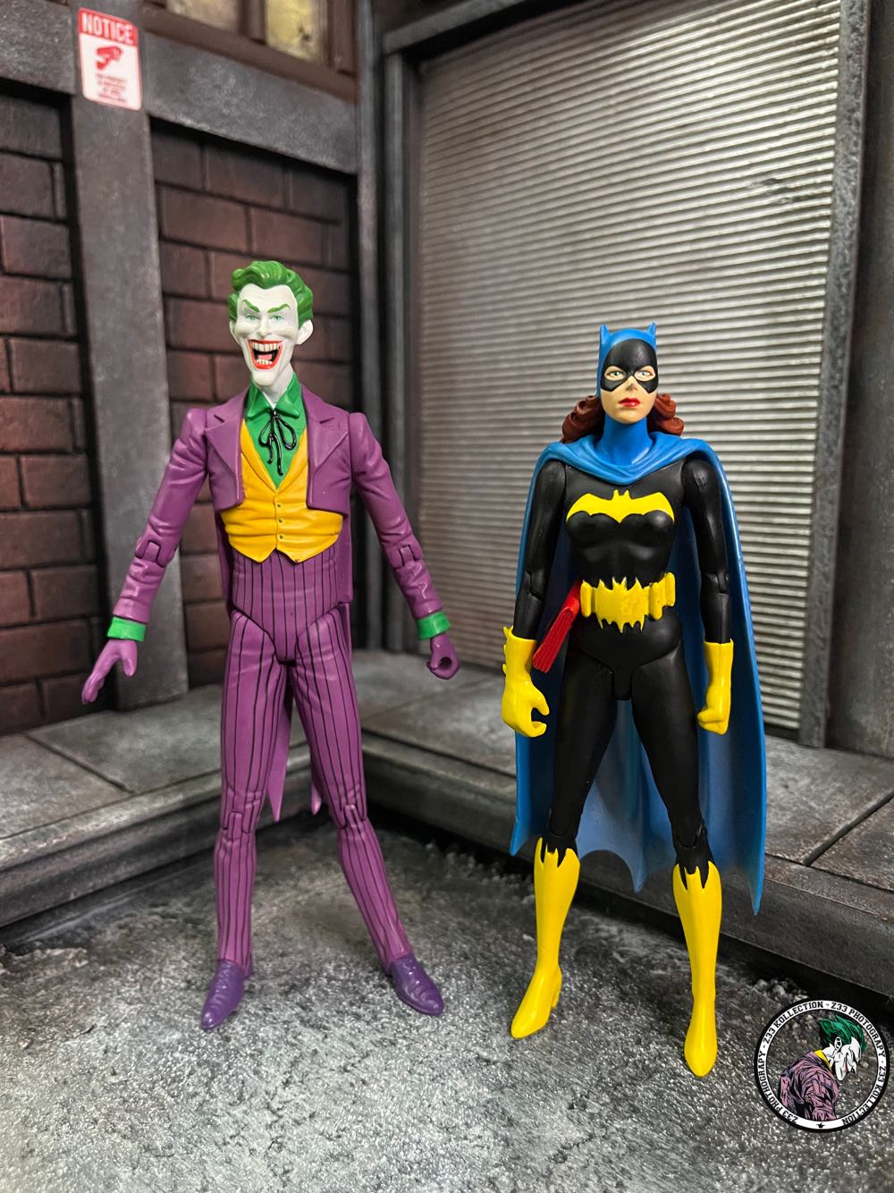 DC Direct (2003) (070x02) The Joker - DC Direct (Silver Age: Batgirl & The Joker) action figure collectible - Main Image 2