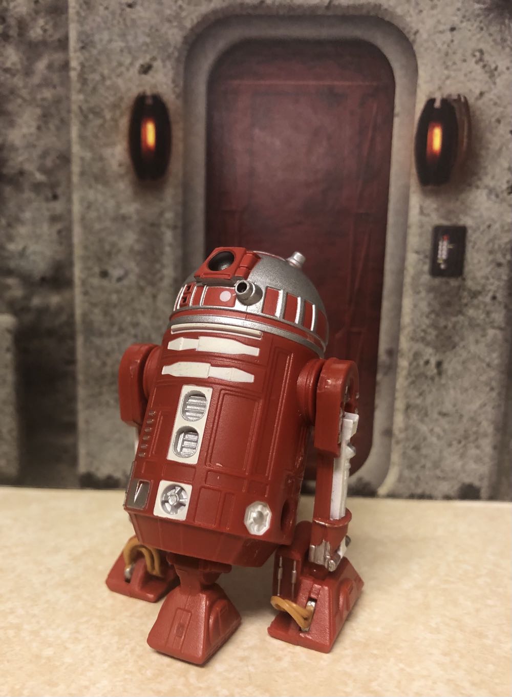 R2-R9 (Royal Starship Droids) - Hasbro (Star Wars Episode I: The Phantom Menace) action figure collectible - Main Image 3