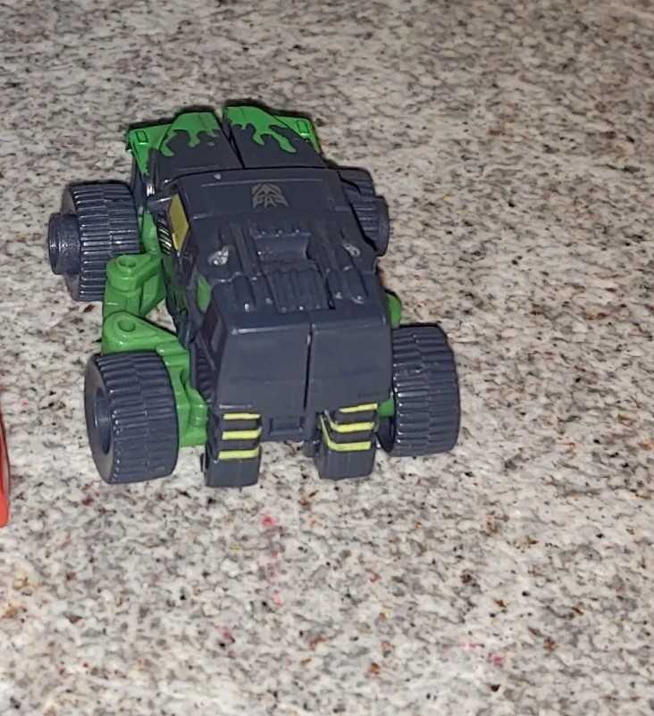 Grindor With Oil Slick And Dirt Rocket - Hasbro (Classics) action figure collectible - Main Image 3