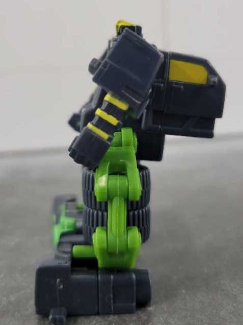 Grindor With Oil Slick And Dirt Rocket - Hasbro (Classics) action figure collectible - Main Image 4