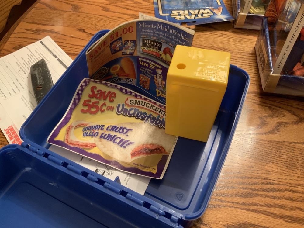 Yoda Containers - Lunch Box  action figure collectible [Barcode 041205605010] - Main Image 2