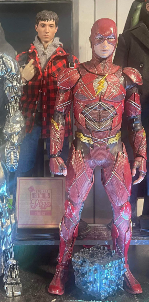 Barry Allen : Ezra Miller - Custom (DC Movies) action figure collectible - Main Image 2