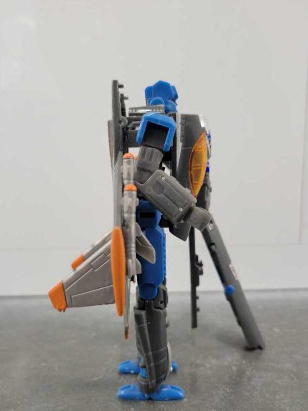 Thundercracker 1st Robot Mode - Hasbro (Cybertron) action figure collectible - Main Image 3