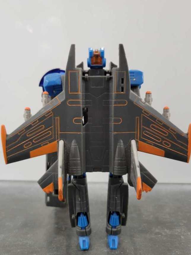 Thundercracker 1st Robot Mode - Hasbro (Cybertron) action figure collectible - Main Image 4