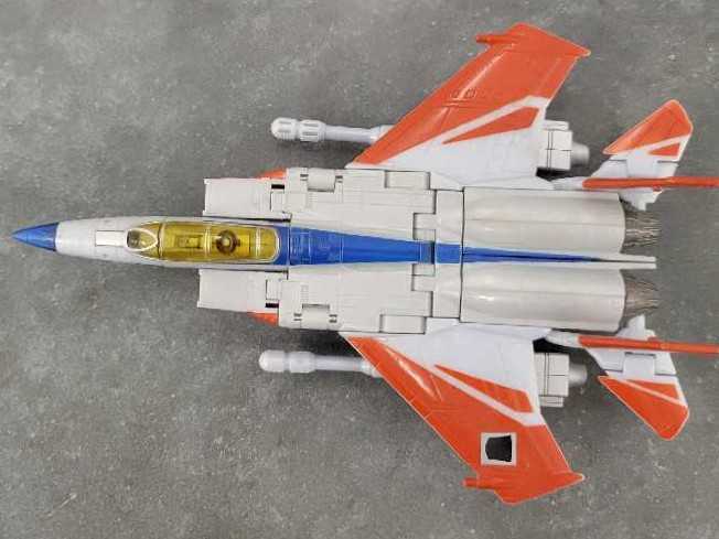 Starscream Jet Mode - Hasbro (Classics) action figure collectible - Main Image 2