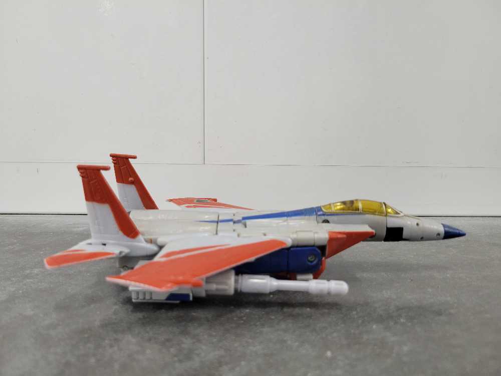 Starscream Jet Mode - Hasbro (Classics) action figure collectible - Main Image 3