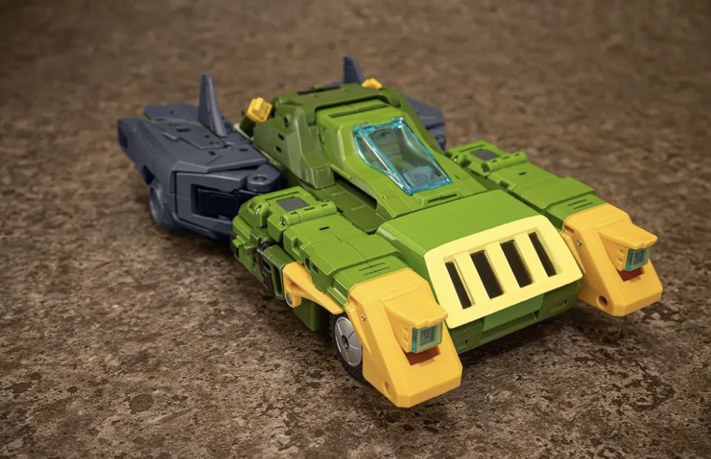 Ocular Max Saltus  action figure collectible - Main Image 2