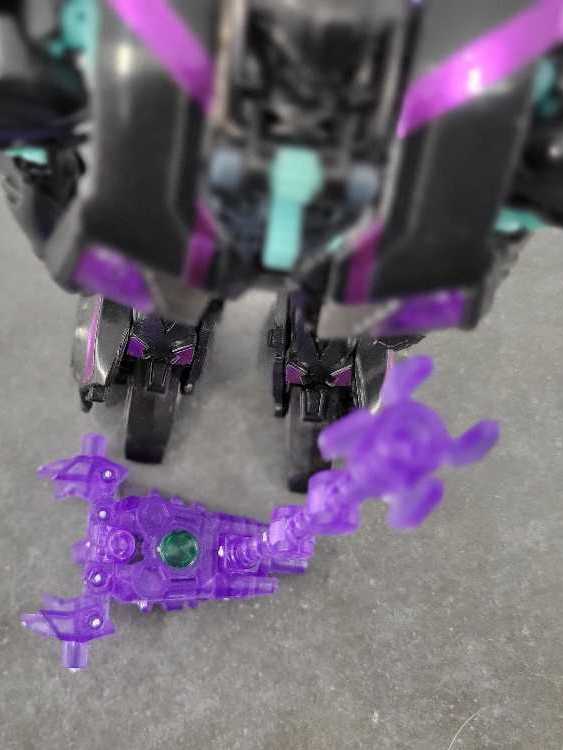 Zori With Terrorcon Bumblebee Aeon - Hasbro (Arms Micron) action figure collectible - Main Image 2
