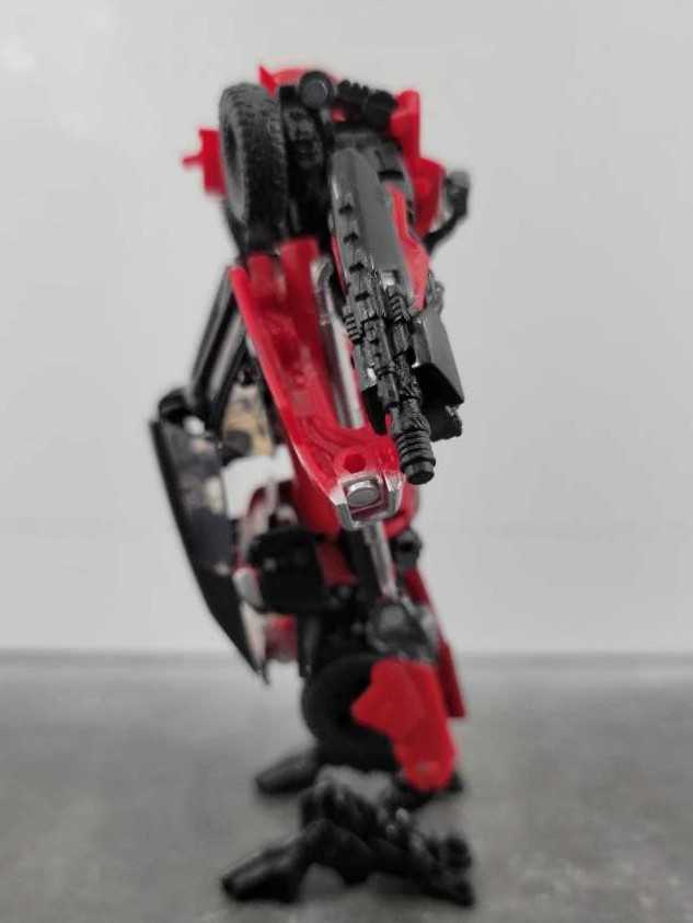 40 Shatter Robot Mode - Hasbro (Studio Series) action figure collectible - Main Image 3