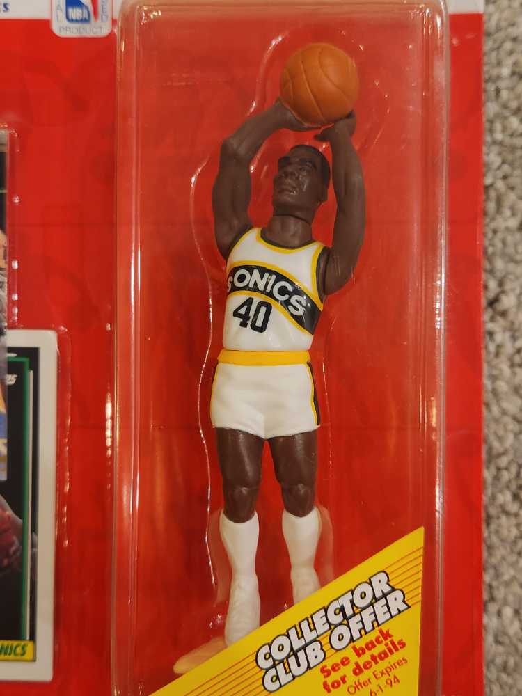 Shawn Kemp • Seattle Supersonics - Hasbo / Kenner (Starting Lineup: Basketball) action figure collectible [Barcode 076281683874] - Main Image 3