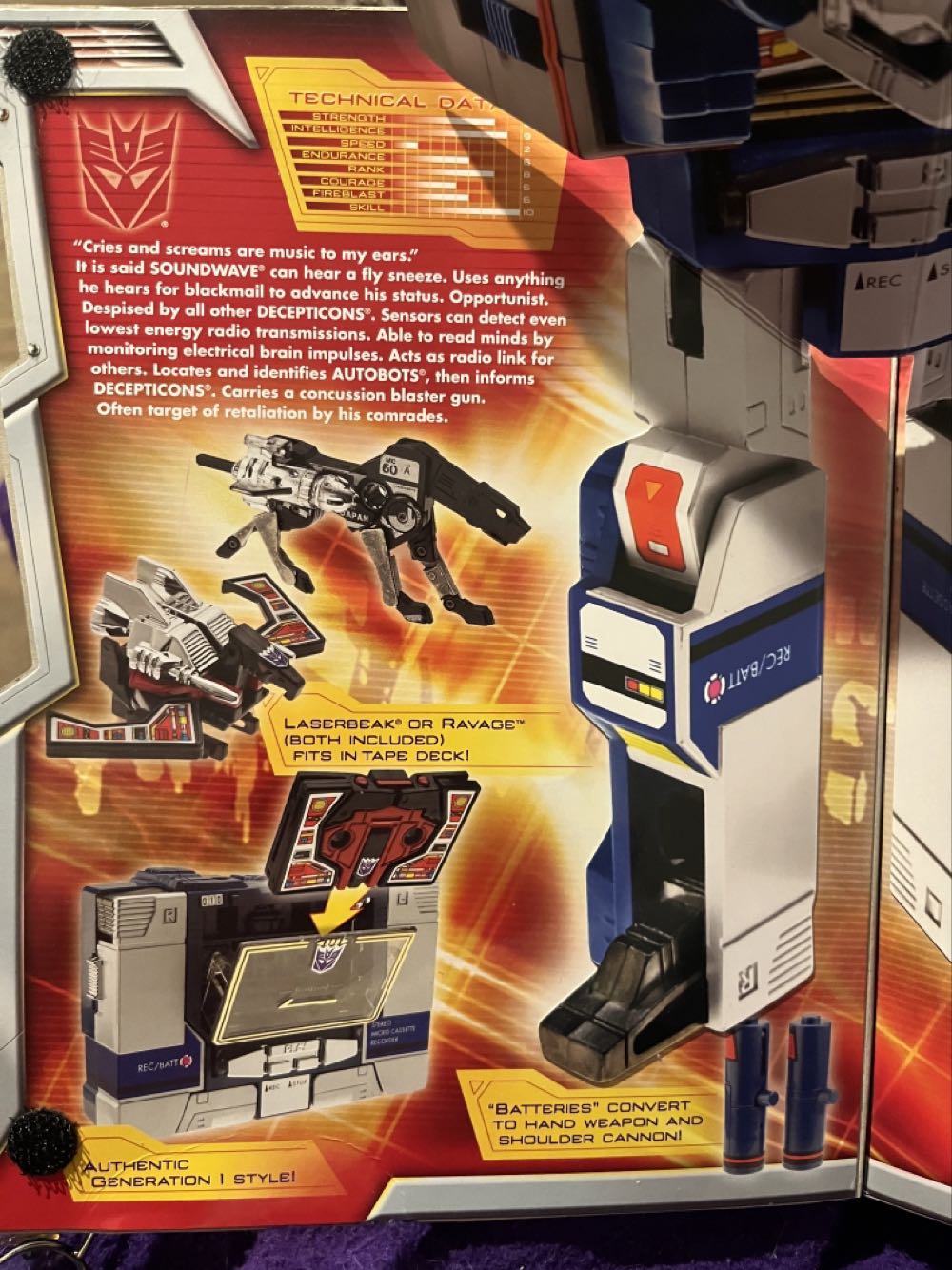 Soundwave G1 Commemorative - Hasbro (Transformers Commemorative Edition) action figure collectible [Barcode 5010994668594] - Main Image 2