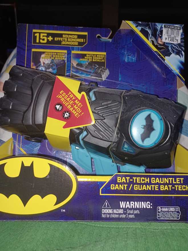 Bat Tech Gauntlet  - Spinmaster (Batman) action figure collectible [Barcode 778988134849] - Main Image 3