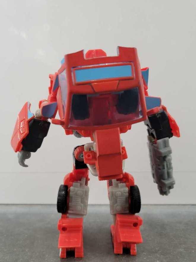Ironhide Robot Mode - Hasbro (Universe 2.0) action figure collectible - Main Image 4