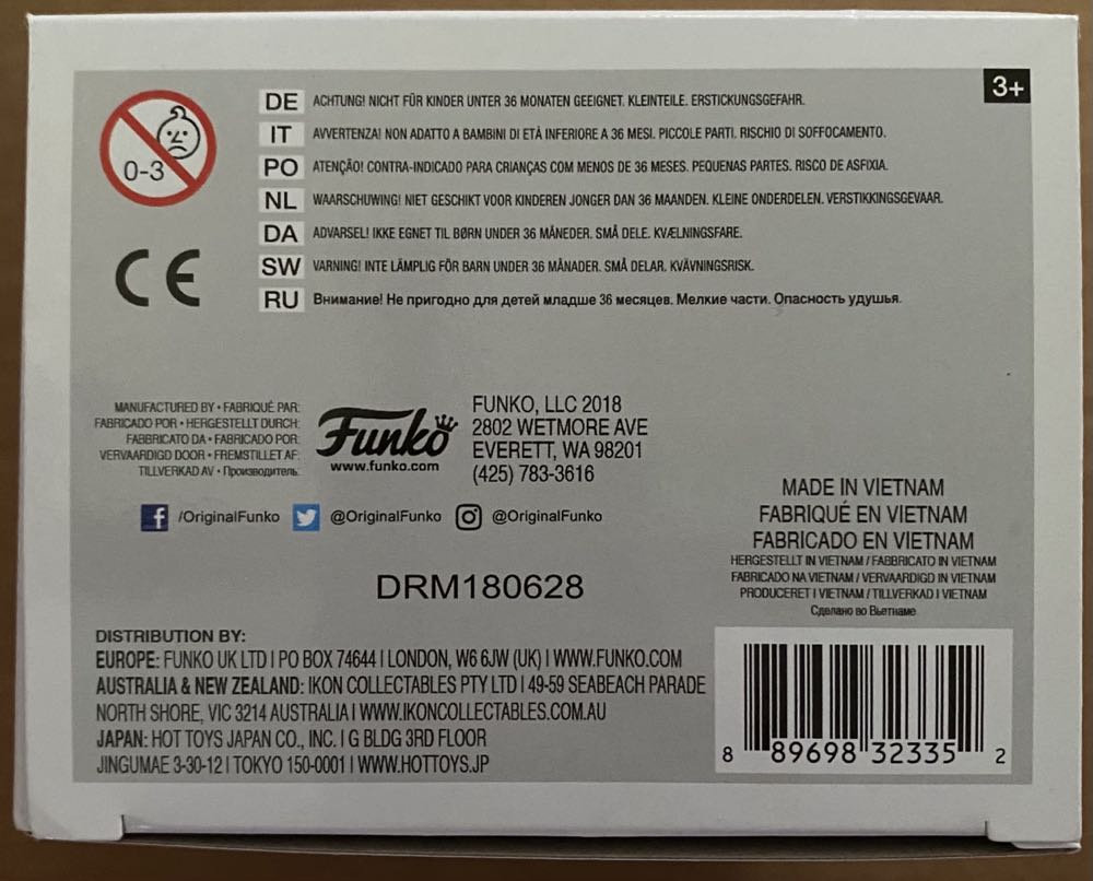 Marty McFly w/ guitar #602 (2018 Canadian Convention) - Funko (Funko Pop! Movies) action figure collectible [Barcode 889698323352] - Main Image 4