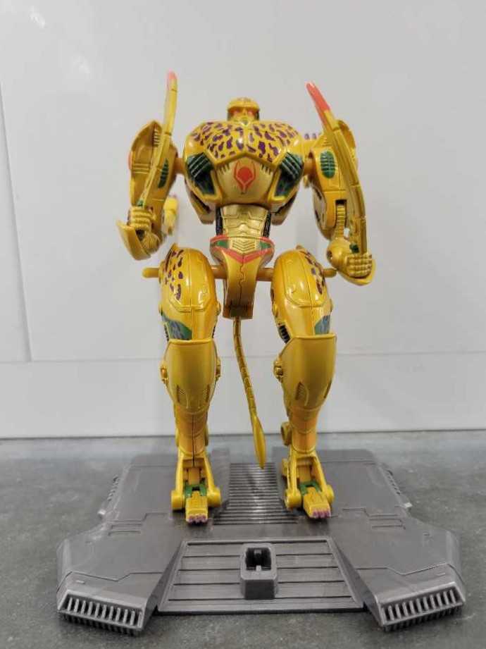 Cheetor Robot Mode - Hasbro (Titanium) action figure collectible - Main Image 2