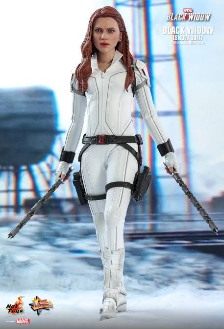 Black Widow (Snow Suit) - Hot Toys (Black Widow (2021)) action figure collectible - Main Image 2