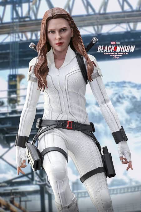 Black Widow (Snow Suit) - Hot Toys (Black Widow (2021)) action figure collectible - Main Image 4