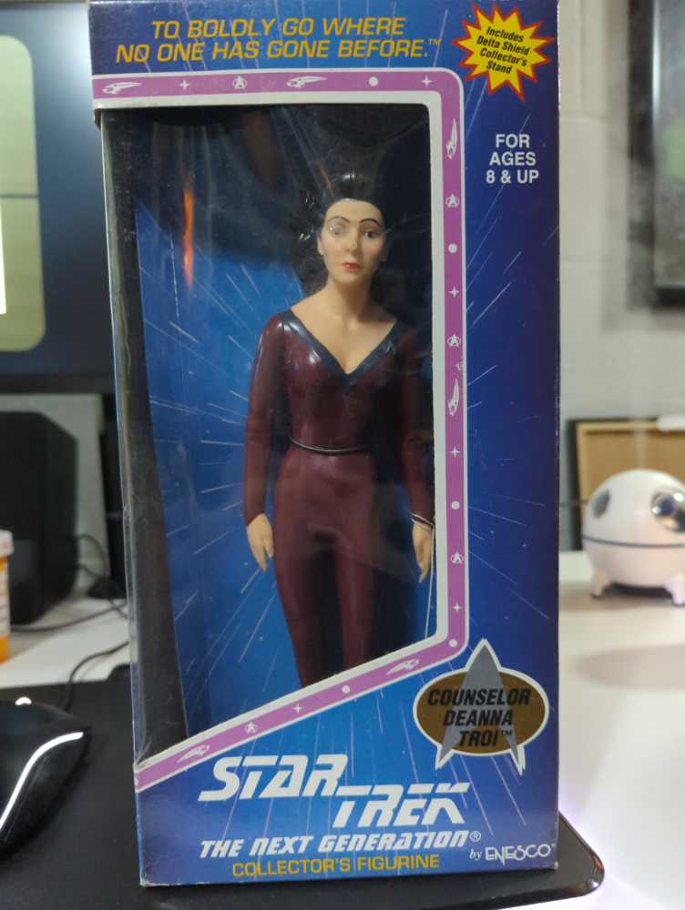 Deanna Troi - Enesco (Star Trek  - The Next Generation) action figure collectible [Barcode 045544161633] - Main Image 1