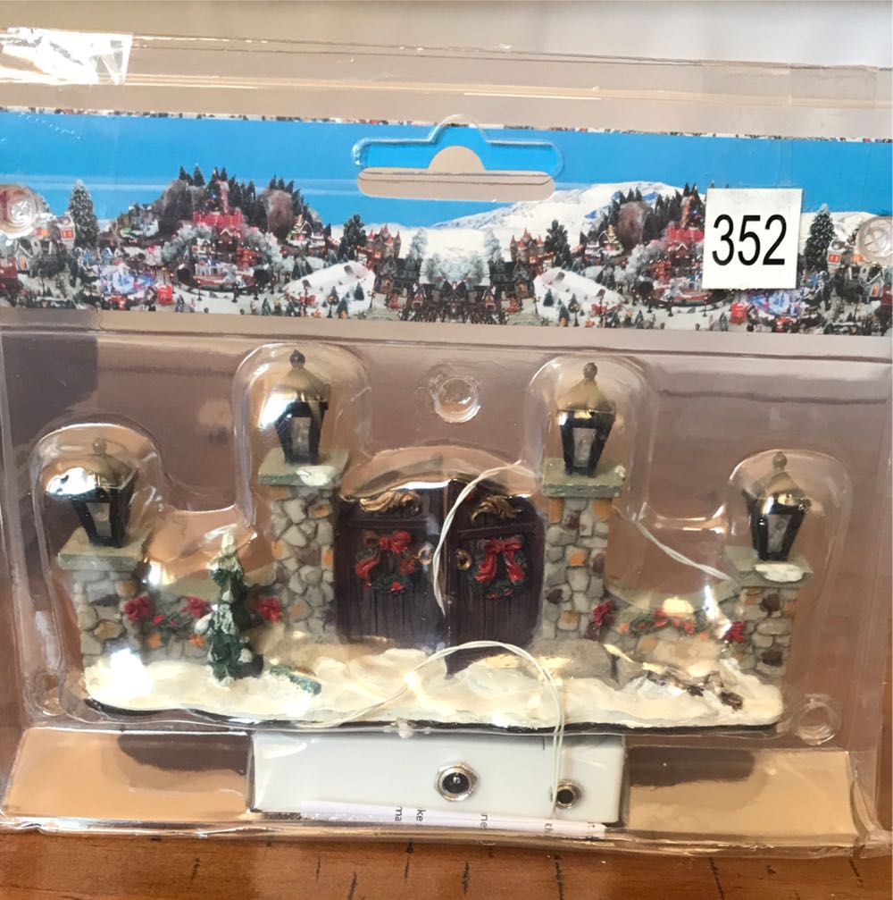 Entrance Gates With Lights  action figure collectible - Main Image 1
