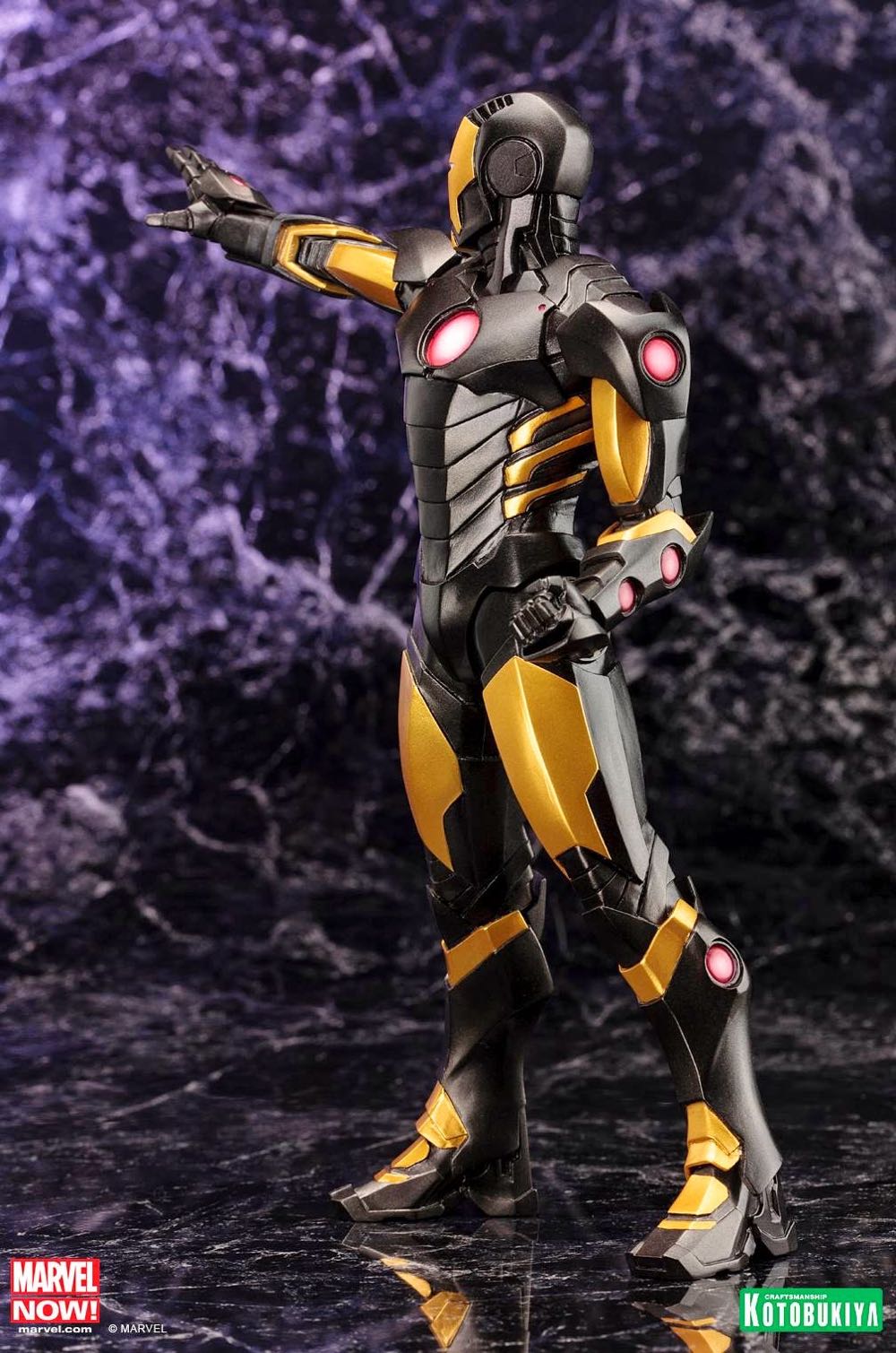 Iron Man Black Armor Suit - Kotobukiya (ArtFX+) action figure collectible [Barcode 603259046586] - Main Image 2